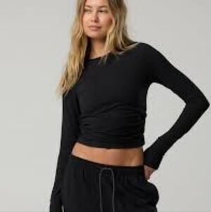 OFFLINE BY AERIE Black Long Sleeve Crop Top Seamless Ribbed Hems Sz L Casual